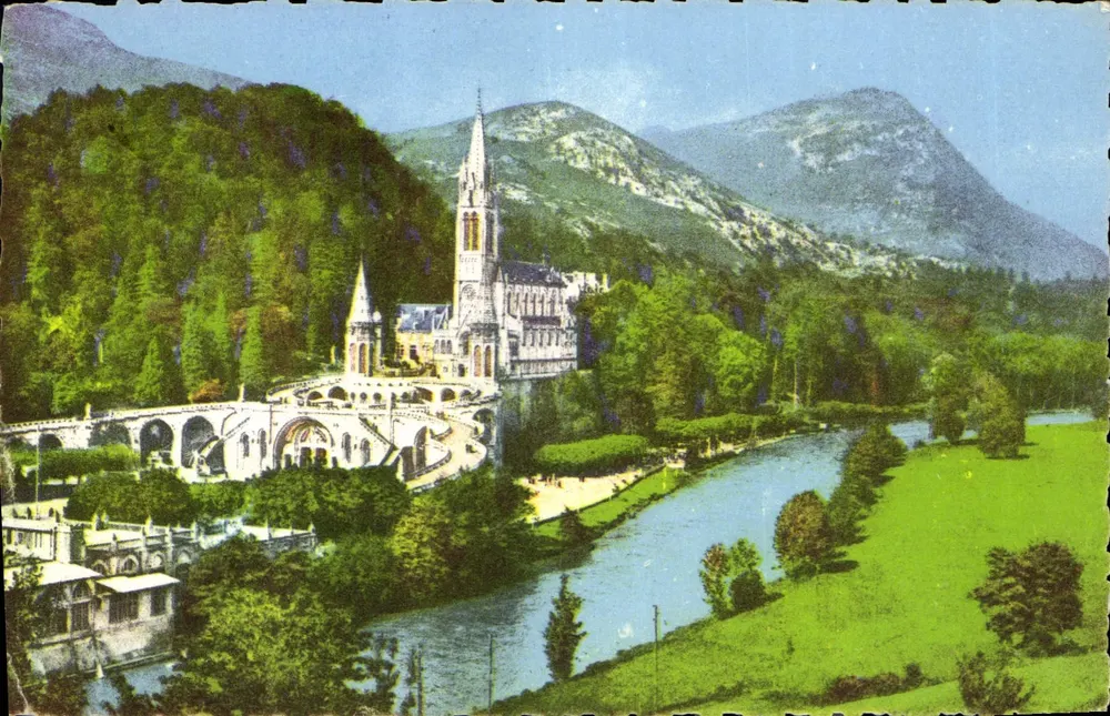 Lourdes (H.-P.) — A Basílica e o Gave — Edição E. Quinault, n°26 - Frente