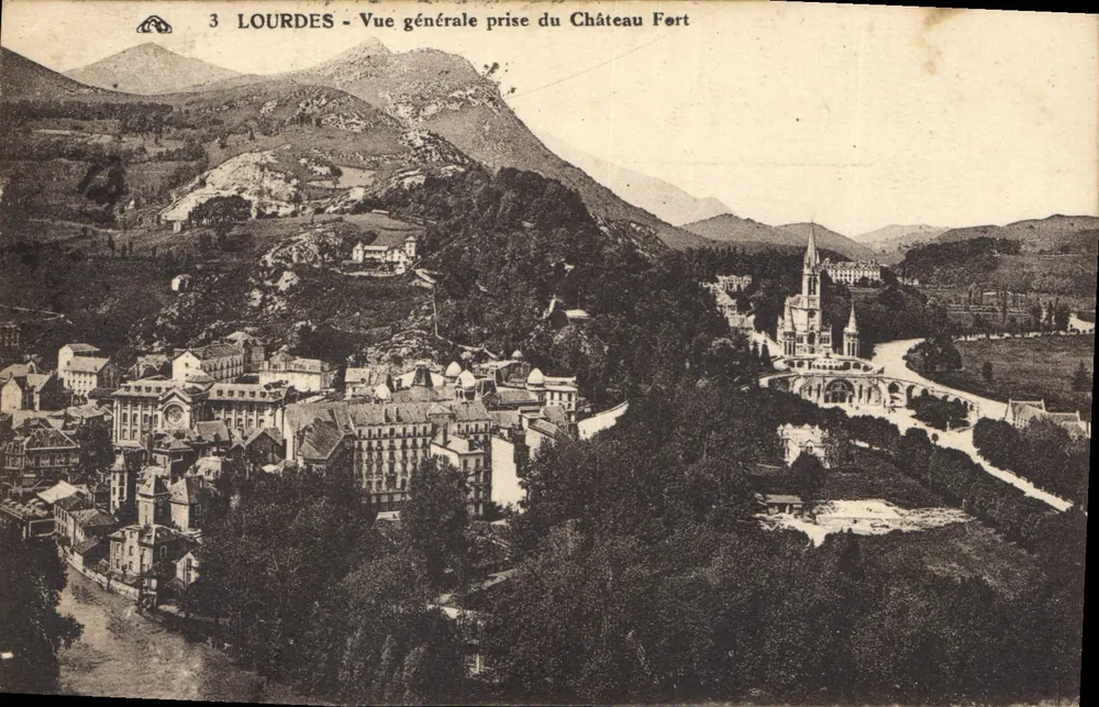 Lourdes - Allgemeiner Blick vom Festungsschloss — Verlag: Thermalpostkarte der Pyrenäen, Nr. 3 - Vorderseite