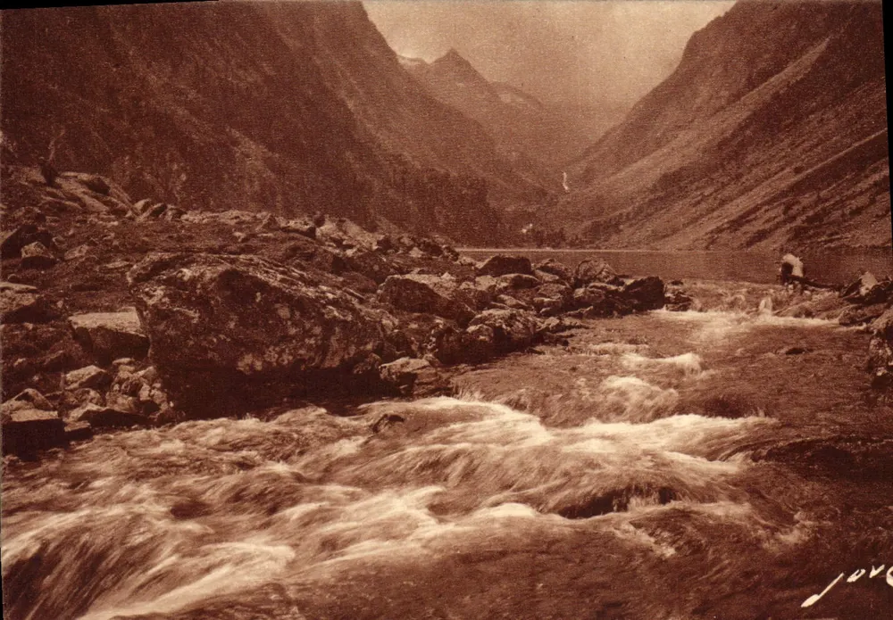 Cauterets, Umgebung — See Caube und sein Entlastungskanal — Im Hintergrund der Vignemale — Ausgabe JOVÉ, Pau (R.P.) - Vorderseite