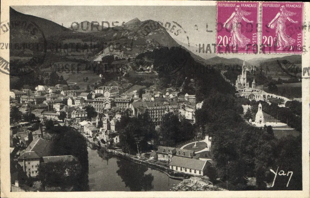 Lourdes — Vue générale prise du Château-Fort — éditeur Quinault, n°65 - Recto