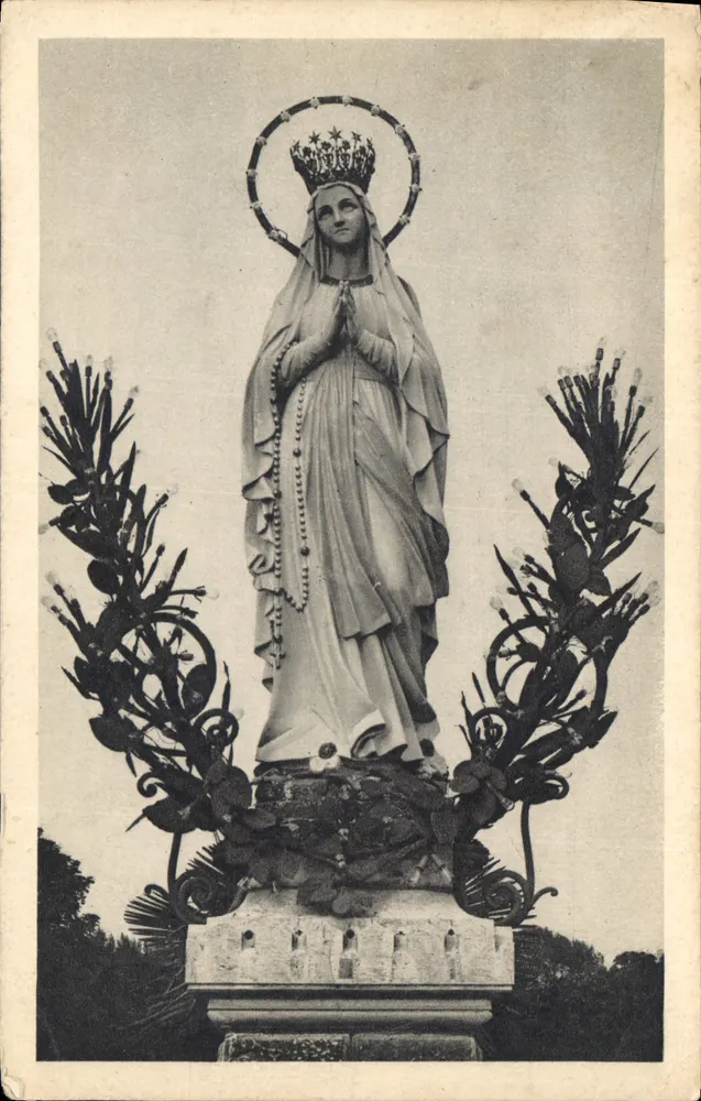 A Virgem Coroada — Lourdes — Edição P. Douteau-Fort - Frente
