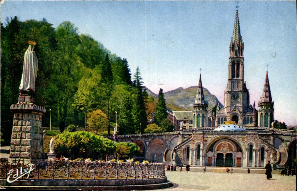 Lourdes — La Basilique et la Vierge Couronnée — Édition A. Doucet - Recto
