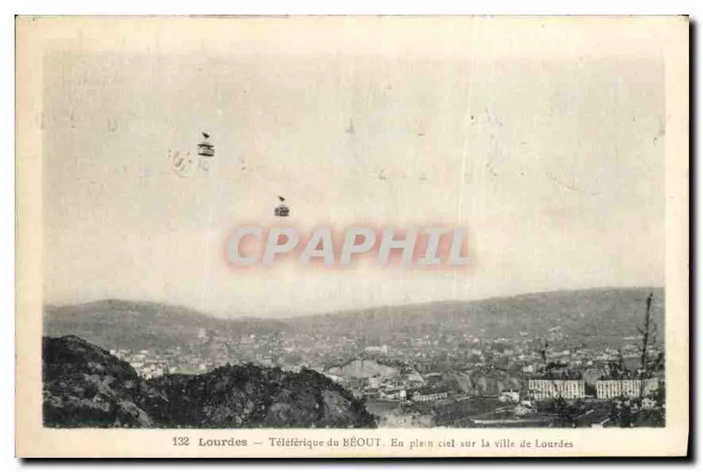 Lourdes — Teleférico do BÉOUT. No céu sobre a cidade de Lourdes — Editor P. Bourdon, n° 132 - Frente