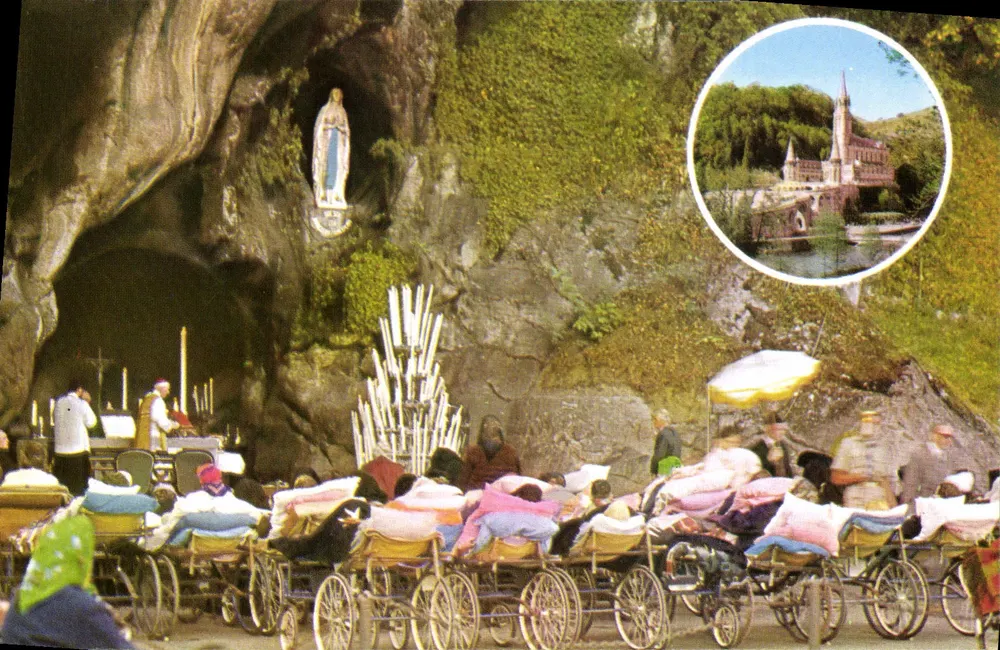 Lourdes — Doentes diante da Gruta — Ed. AS DE COEUR n°244 - Frente