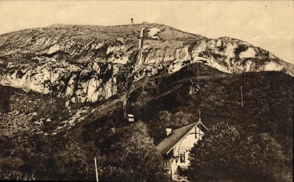 Lourdes (Hautes-Pyrénées) — Der Seilbahnweg zum Pic du Jer und die Station — Phototypie Marcel Deloche, Bordeaux - Vorderseite