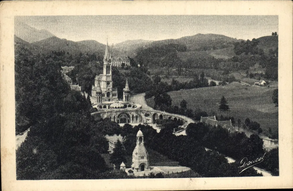 Lourdes — Basílica do Sagrado Coração — editor Doucel - Frente