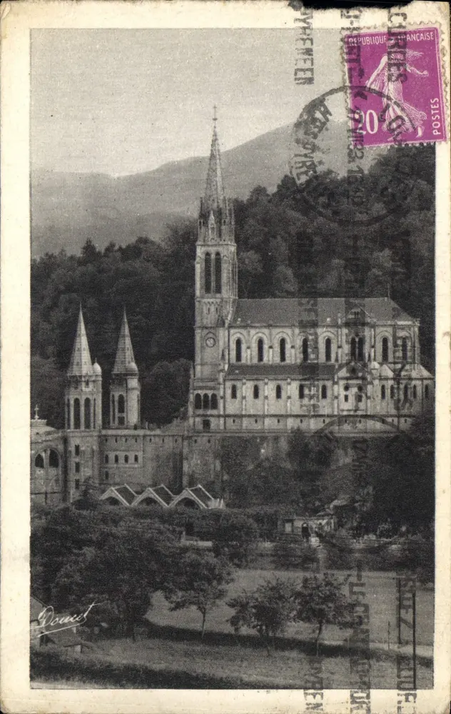 A Basílica de Lourdes — vista panorâmica — P. Daoust, n° 65 - Frente