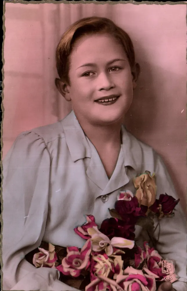 Jovem garoto sorridente — com buquê de rosas — Edições Superluxe, n°785 - Frente