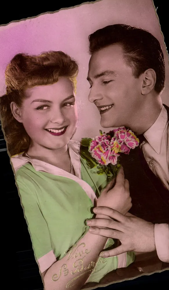 Casal apaixonado — homem oferecendo flores a uma mulher — Edições Superluxe, n° 10 - Frente
