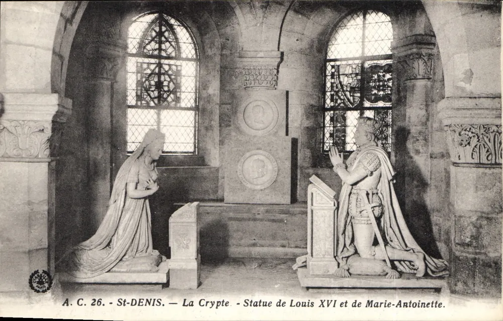 St-Denis — Die Krypta — Statue von Louis XVI und Marie-Antoinette - Vorderseite
