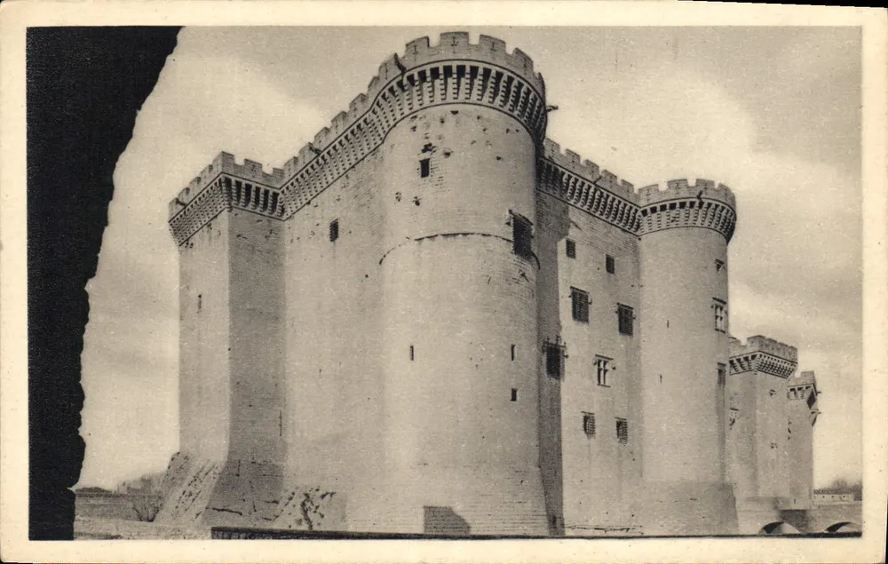 Castelo de Tarascon — Bouches-du-Rhône — editor Sery Commercial - Frente