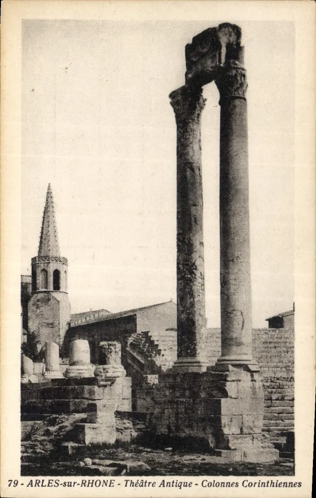 Arles-sur-Rhône - Antikes Theater - Korinthische Säulen — Edition J. George, Arles - Vorderseite