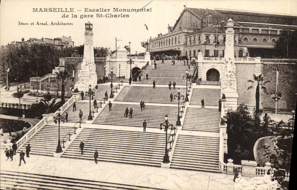 Marseille — Monumentale Treppe der Saint-Charles-Bahnstation — Entworfen von Sénes und Arnal - Vorderseite