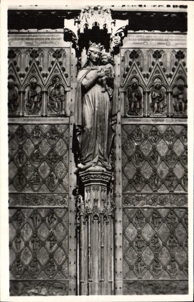 Estrasburgo — A Catedral — A Virgem - Frente