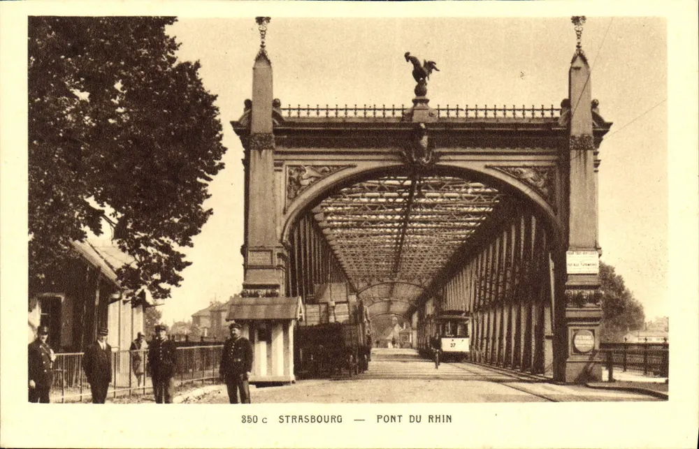 Estrasburgo — Ponte do Reno — vista do trem sob a arco - Frente
