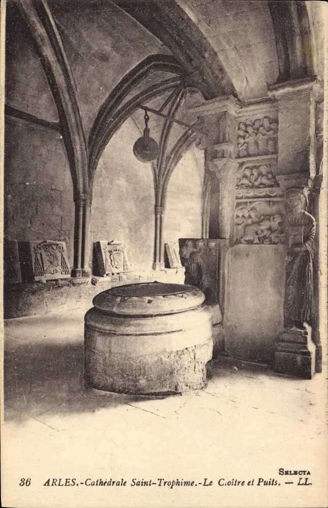 Arles - Catedral de São Trofimé - O Cloister e o Poço - Frente