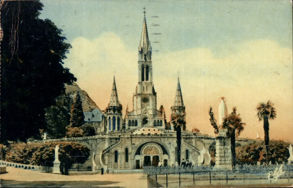 De Esplanade en de Basiliek — Lourdes — Uitgever Lautuche Frères, n° 192 - Voorkant