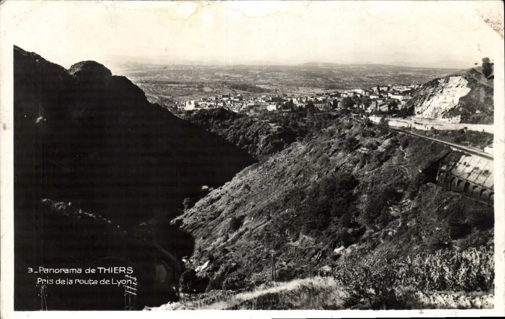 Panorama de THIERS — tirado da estrada de Lyon — Foto Gauvry - Frente