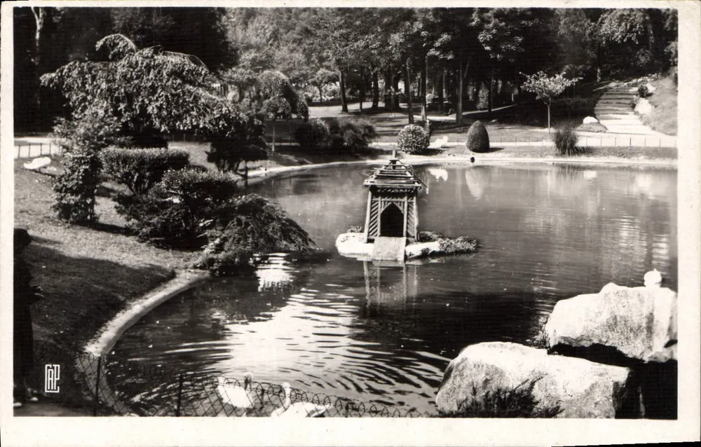 Garten von La Rhoncelle — Ansicht des Sees mit Kiosk — Verlag C.A.P. Paris, Nr. (44) - Vorderseite