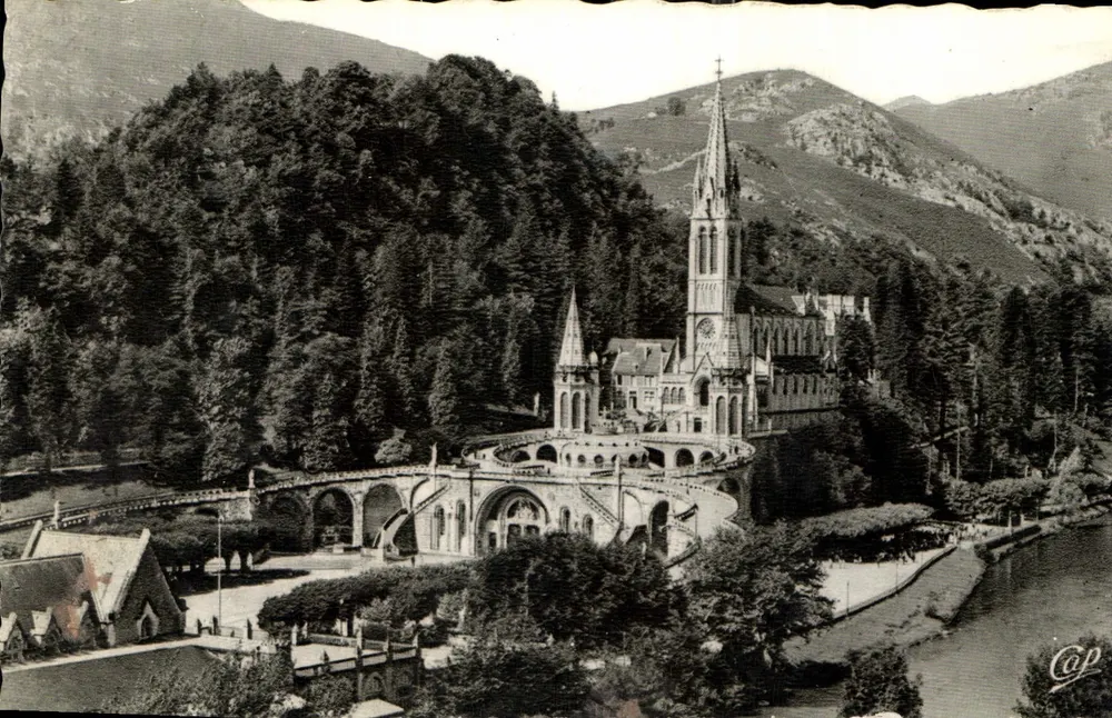 Lourdes — A Basílica e o Gave — Cité des Arts Photographiques, 10 - Frente