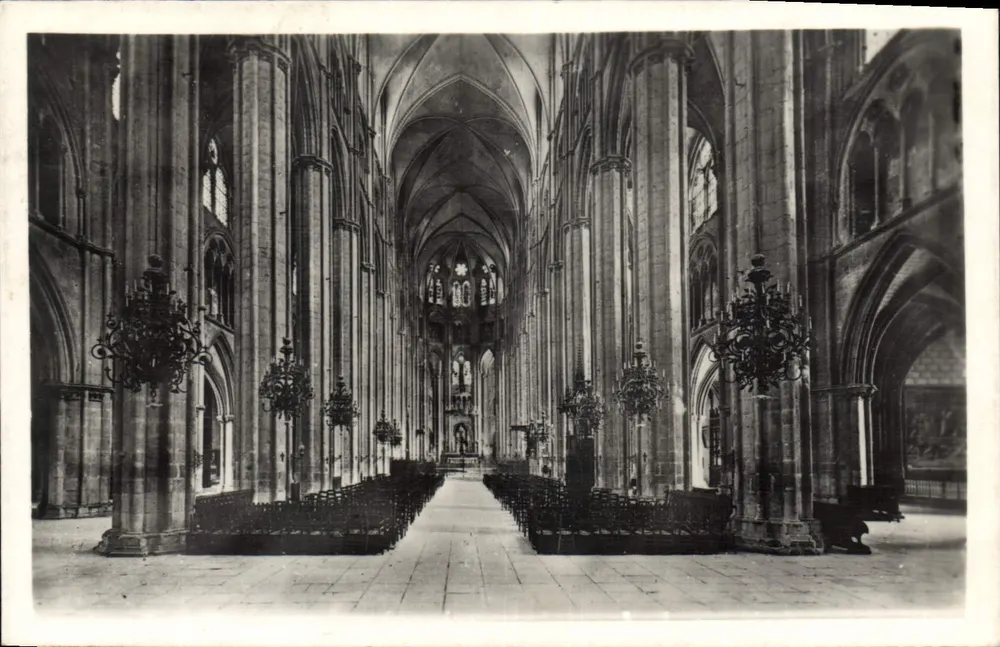 Bourges (Cher) — Innenraum der Kathedrale. Die Große Nave — n° 281 - Vorderseite