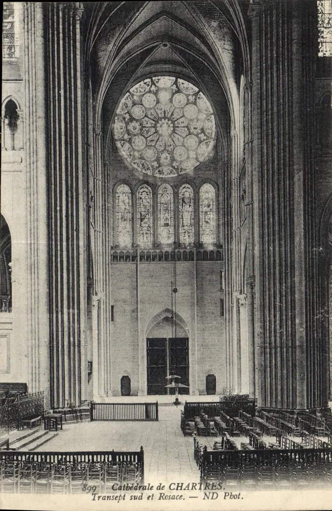 Catedral de Chartres — Transepto sul e Rosácea — ND Pbot. - Frente