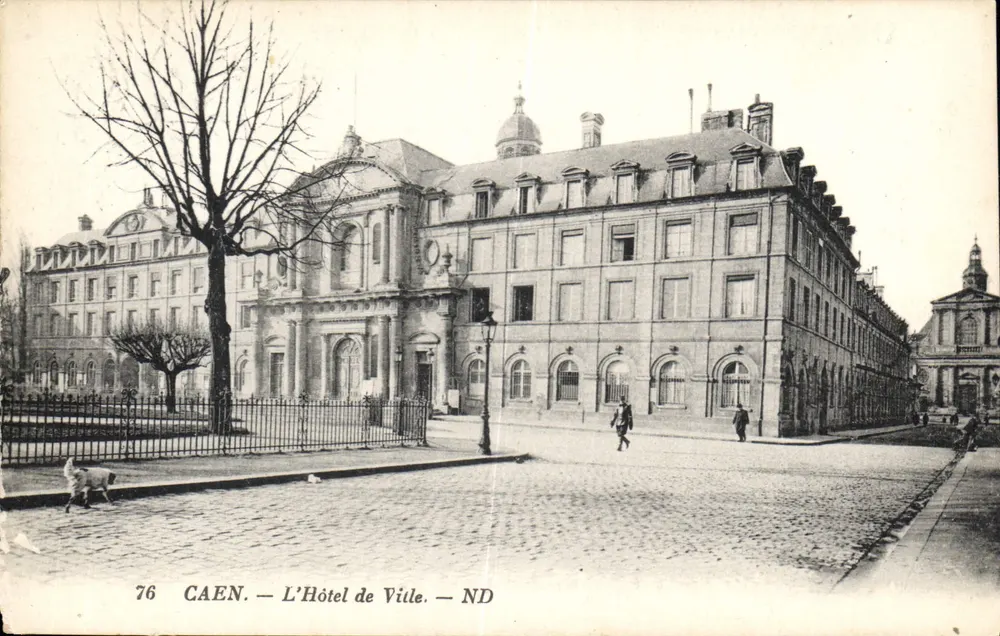 Caen — O Hotel de Ville — ND - Frente