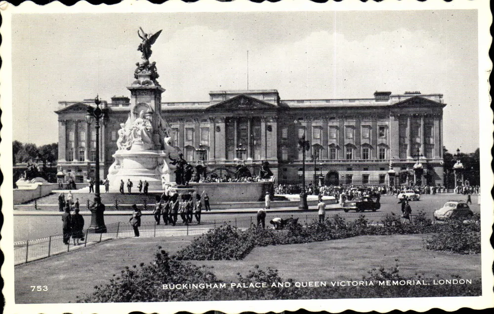 Buckingham Palace und Denkmal der Königin Victoria — London — unbekannter Verleger, Nr. 753 - Vorderseite