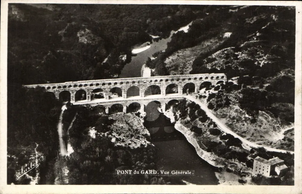 Ponte du Gard — Vista Geral — Parc de Paris - Frente