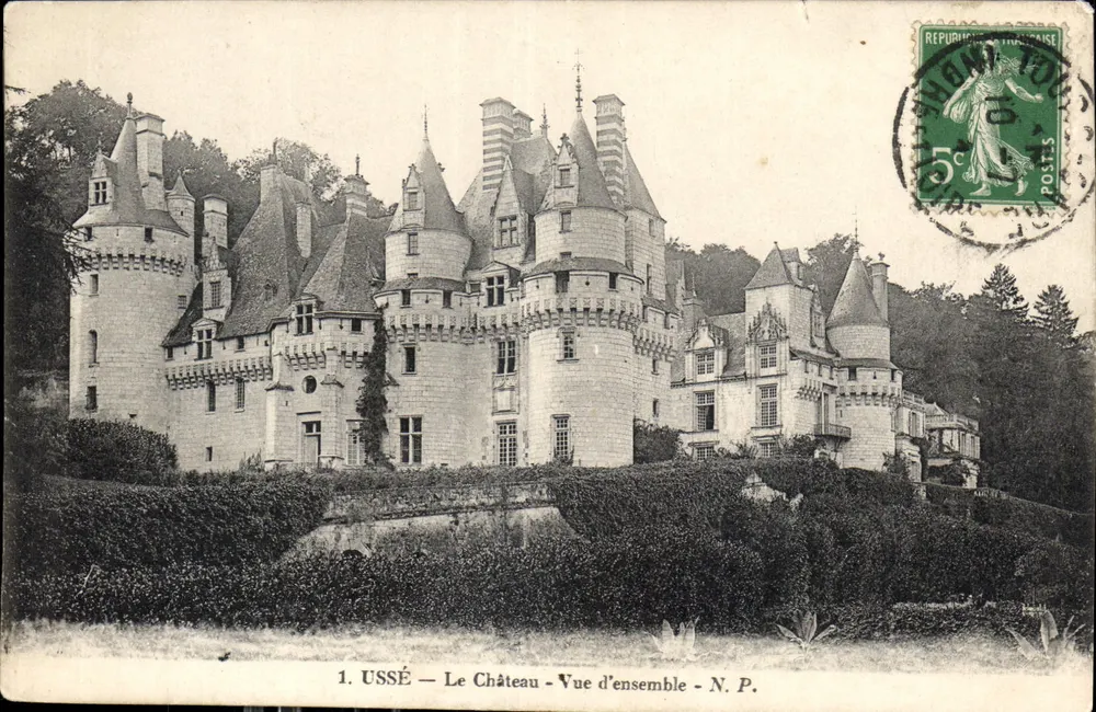 Ussé — O Castelo — Vista Geral — N.P. - Frente