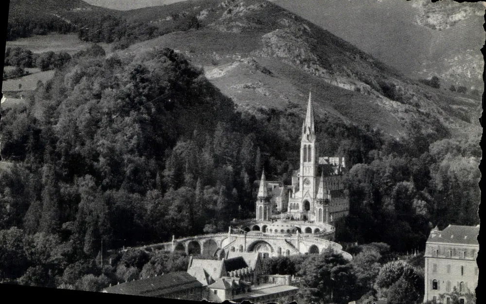 Lourdes — A Basílica vista de cima — Edição Palais du Rosaire, n°25 - Frente