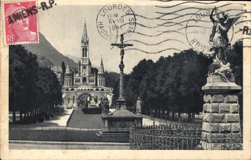 Lourdes — A Basílica e a Esplanada — Edição fotográfica Quinauill, n°39 - Frente