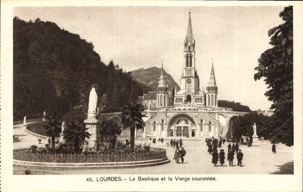 Lourdes - Ansicht der Basilika und der gekrönten Jungfrau — C° Aventure des Arts Photomécaniques, Straßburg, n° 45 - Vorderseite