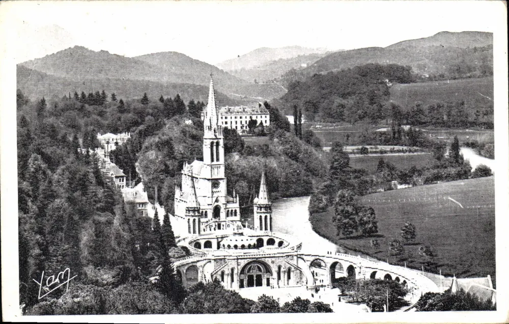 Lourdes — Die Basilika — Ansicht des befestigten Schlosses - Vorderseite
