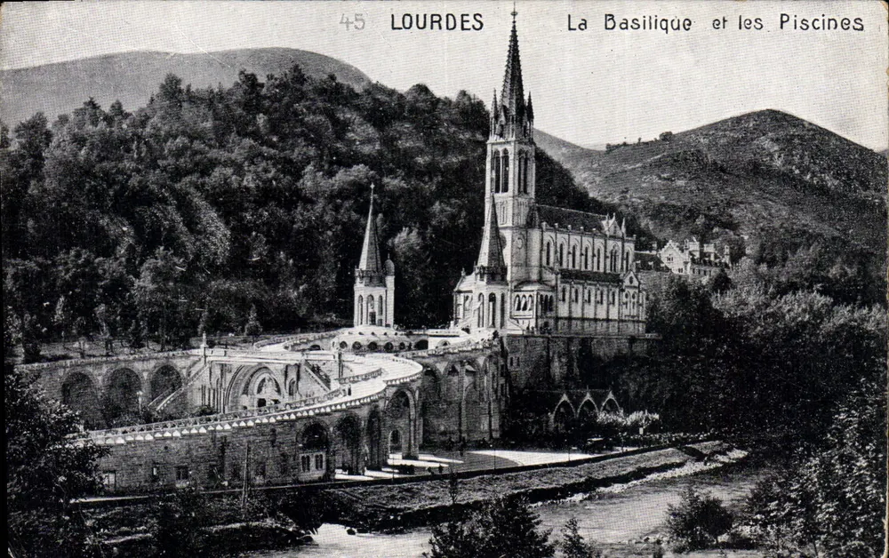 Lourdes — A Basílica e as Piscinas — Editor desconhecido, n° 45 - Frente