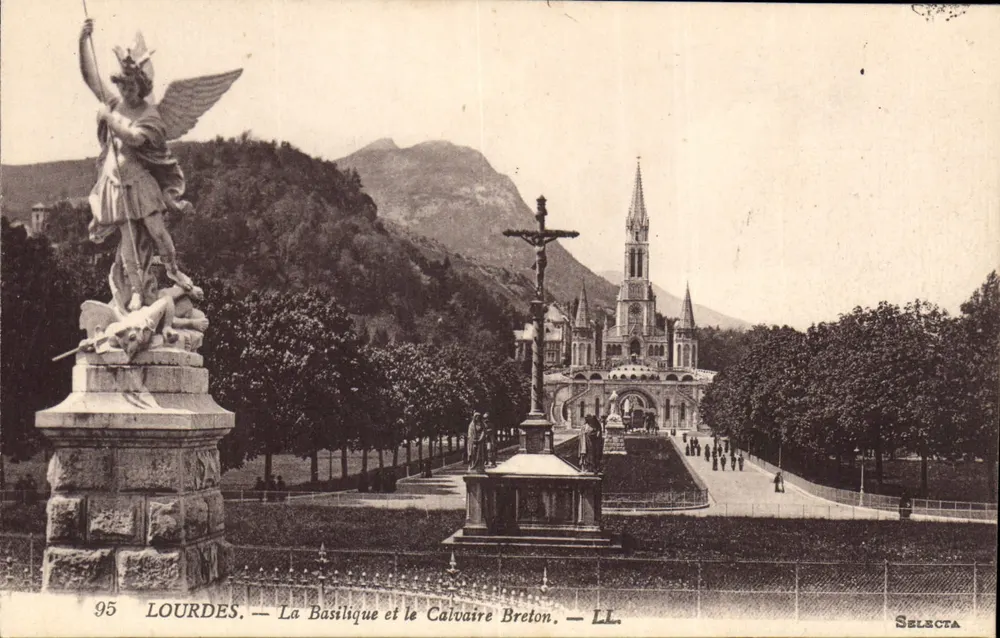 Lourdes — Die Basilika und der Bretonische Calvary — Selecta - Vorderseite