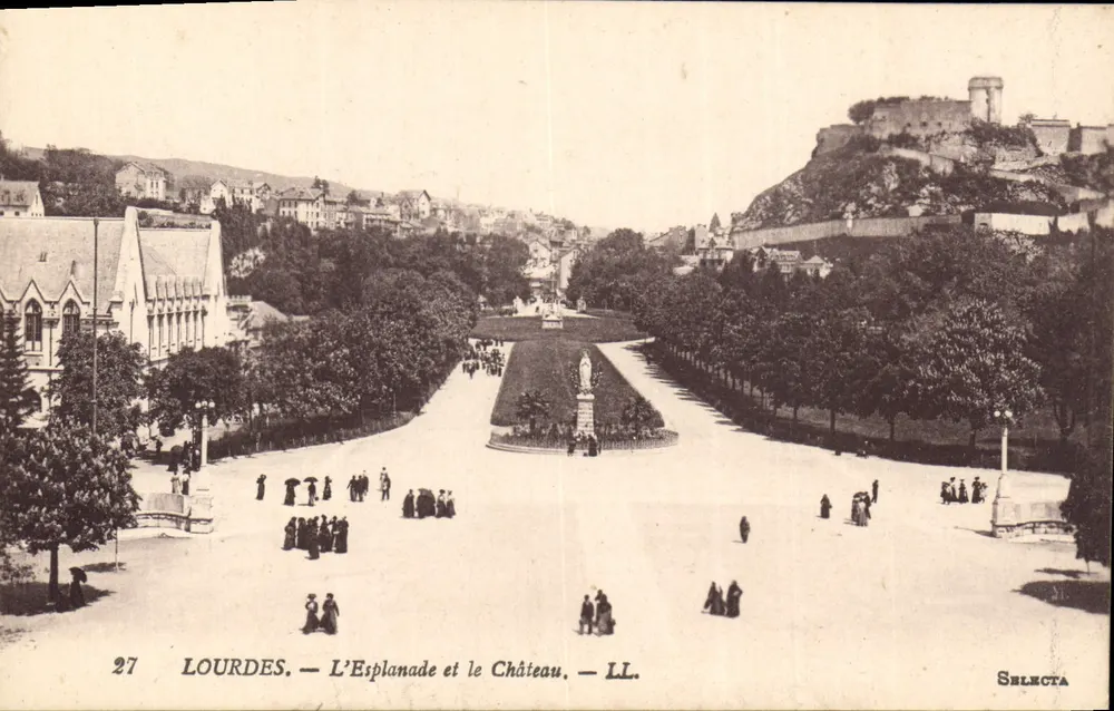 Lourdes — A Esplanada e o Castelo — LL. — Selecta - Frente