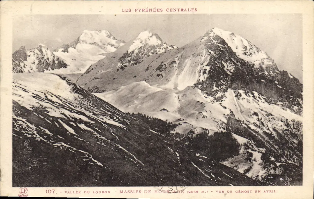 Massive der Houriade (2866 m.) - Tal des Louron - Zentralpyrenäen - gesehen von Génost im April - Vorderseite
