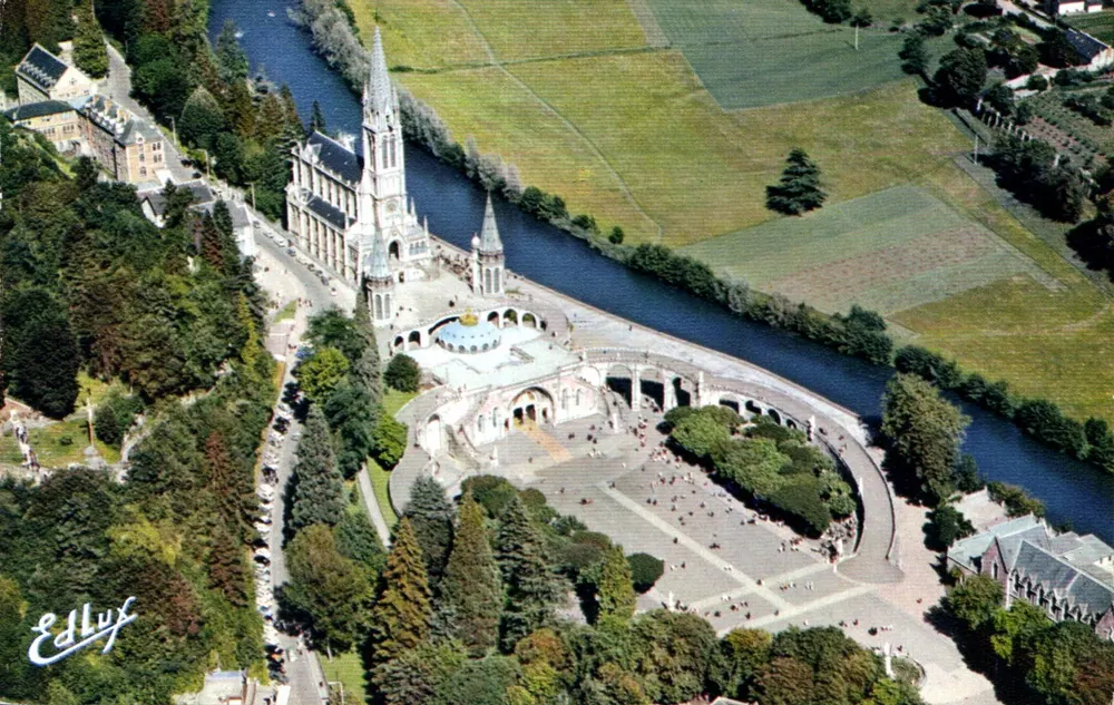 Lourdes — Basilika und der Gave — Edition P. Doucet, S. P. Paris, n°43 - Vorderseite