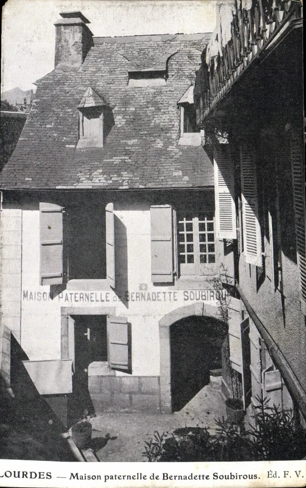 Lourdes — Vaterhaus von Bernadette Soubirous — Éd. F. V. - Vorderseite