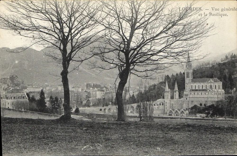 Lourdes — Vista geral e a Basílica — Edição Express do Midi - Frente