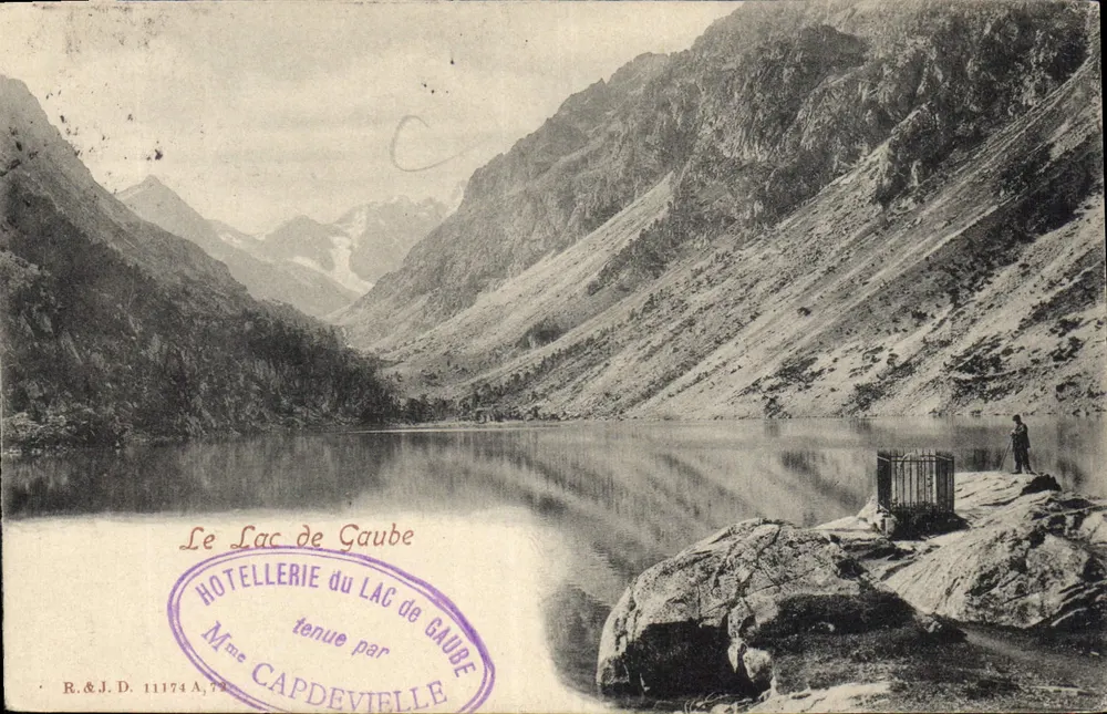 O Lago de Gaube — vista do lago cercado por montanhas — editor R.&J.D. n° 11174 A.72 - Frente
