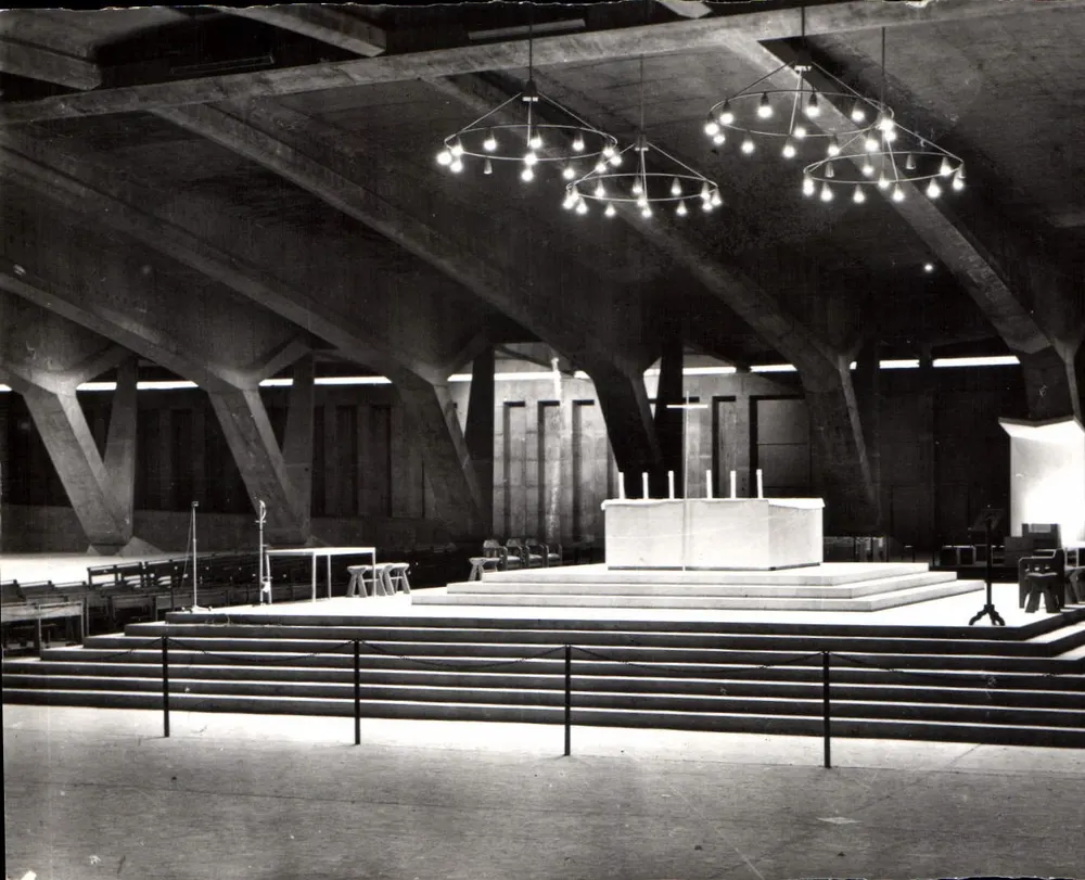 Unterirdische Basilika von Lourdes — Altar — Éditions Pari-mages - Vorderseite