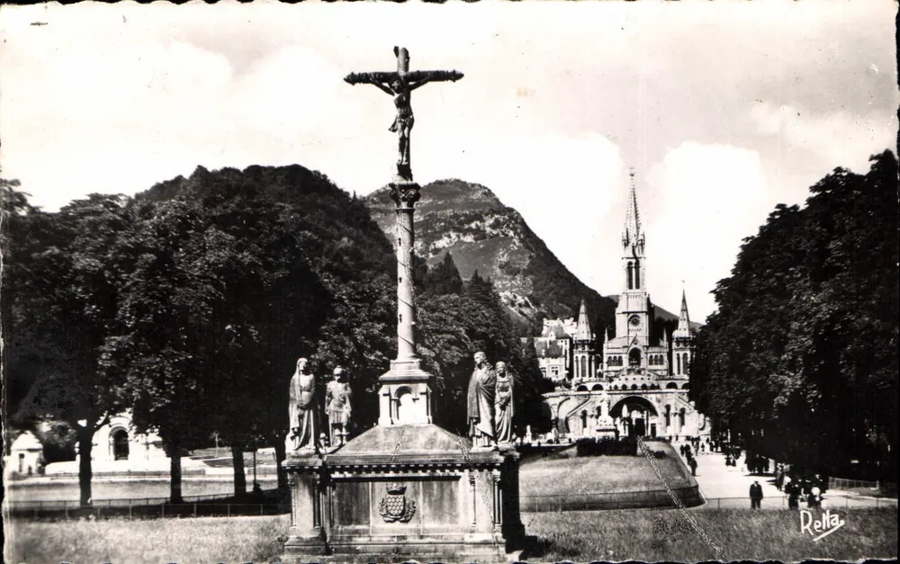 Lourdes (Hautes-Pyrénées) — Die Kreuz der Bretonen und die Basilika — Ausgabe Rolla, Nr. 3324 - Vorderseite