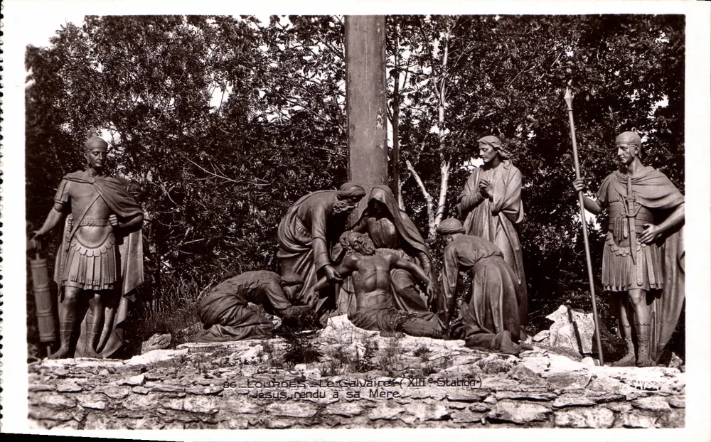 Les Eourdes - Das Calvarium (13. Station) - Jesus wird seiner Mutter übergeben - Vorderseite