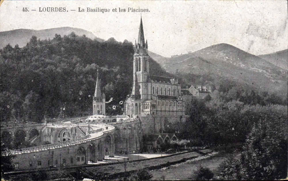 LOURDES — A Basílica e as Piscinas — Editor não identificado, n° de série 45 - Frente