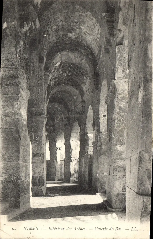 Nîmes — Wewnętrzne części Aren — Galeria Dolna — LL. - Awers