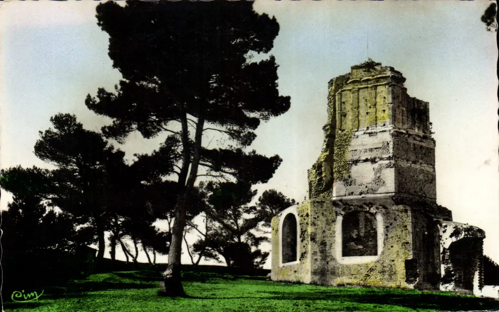 Nîmes (Gard) — A Torre Magne — Photo-Janvier Mâcon - Frente