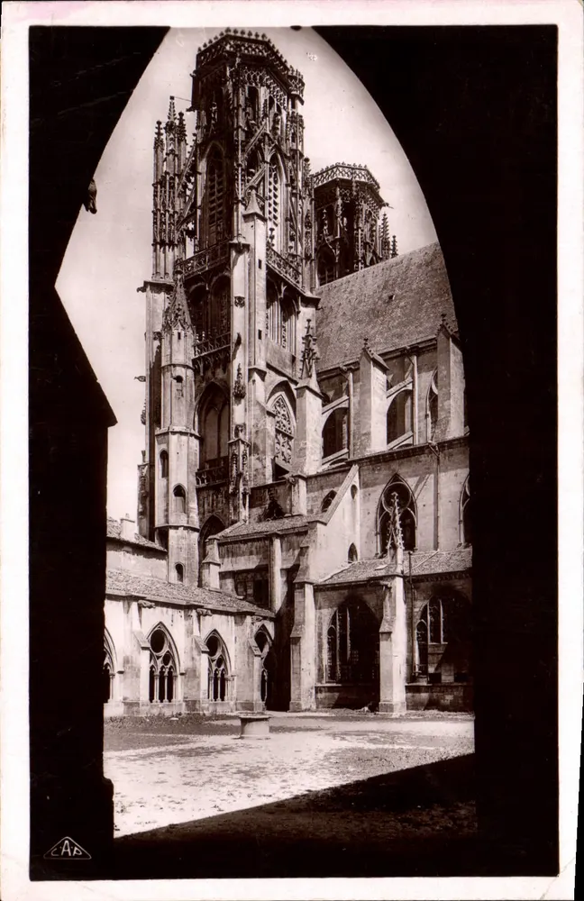 A Catedral de Toul — vista interna — Editor J. Leroy, n°4 - Frente