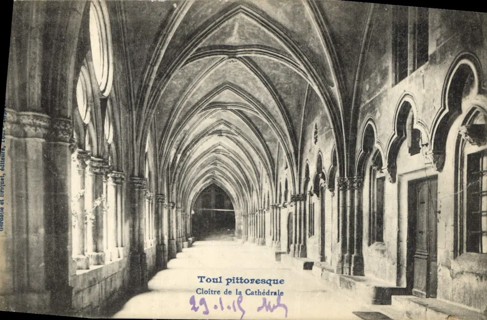 Toul pittoresque — Claustro da Catedral — Gendebie e Brique, editores, Toul - Frente